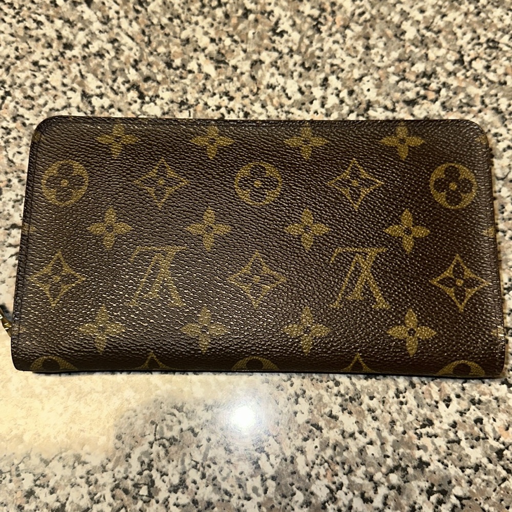 Louis Vuitton Long Zippy Wallet - Picture 2 of 12